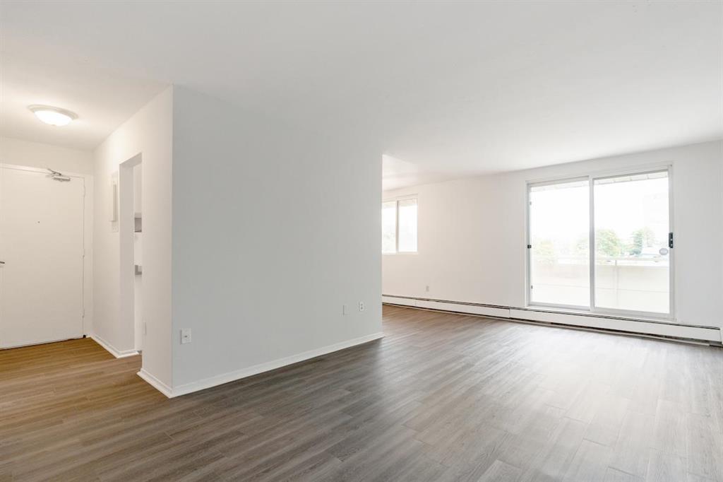 170186 Berkshire Drive 362388 Wonderland Rd S, London Apartment